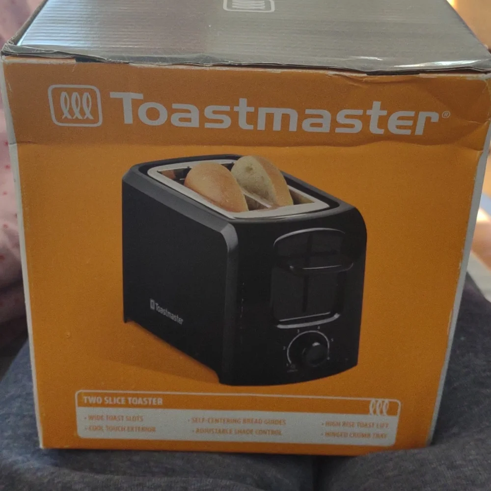 2 slice toaster brand new by Toastmaster. Please note: UPC code has been cut out - Picture 4 of 4
